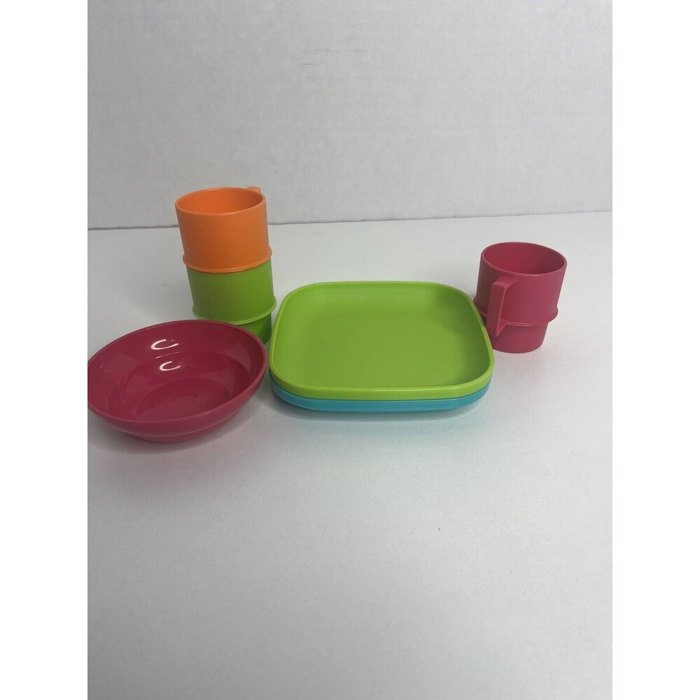 TUPPERWARE MINI PARTY COFFEE MUGS & PLATES 4" PINK GREEN
